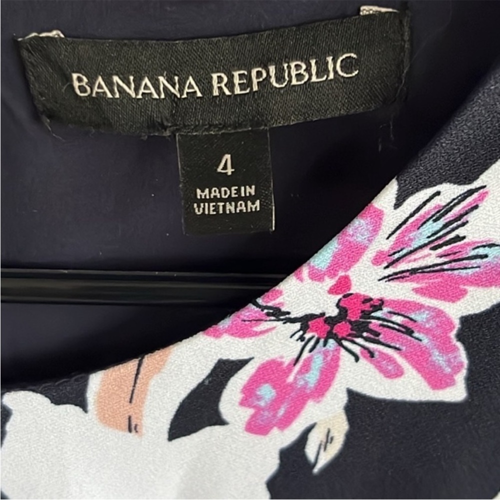 Like New Banana Republic Ruffled Hem Floral Dress Size 4 - Picture 10 of 11